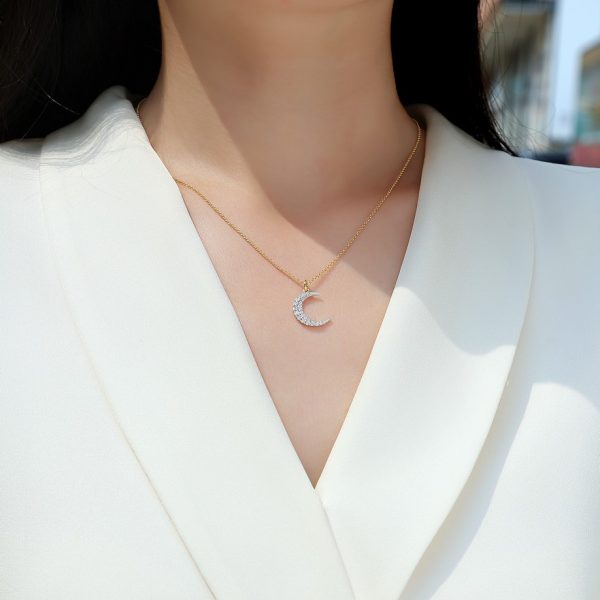 PAVÉ CRESCENT MOON PENDANT