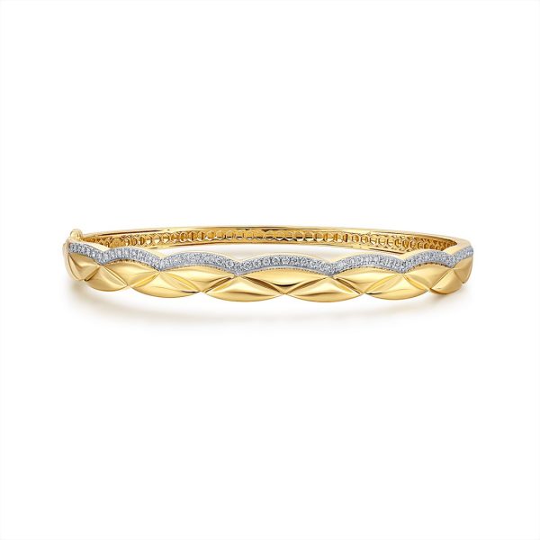 QUILTED PEAKED SHAPE BANGLE